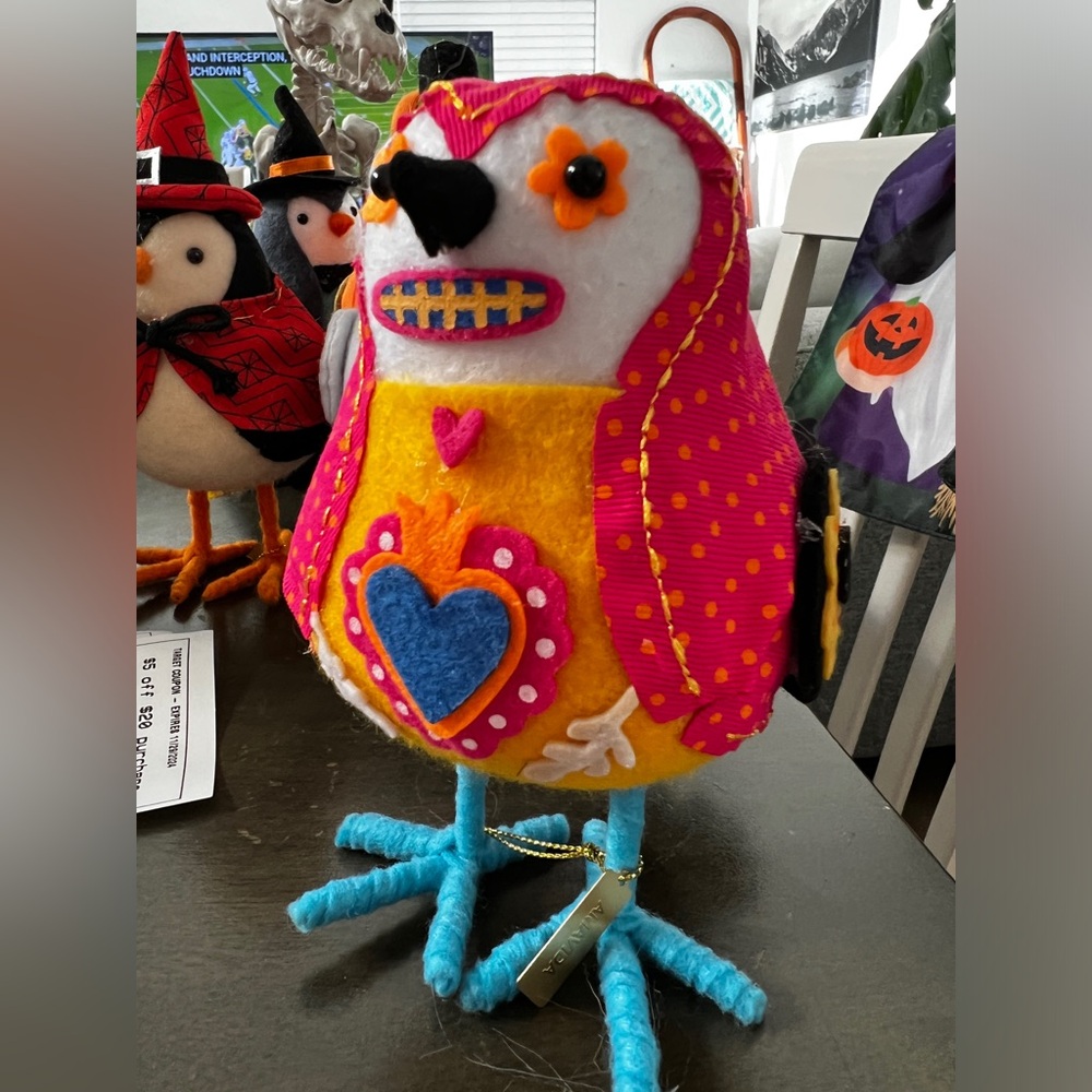 AMAVIDA 2022: Featherly Friends / Hyde & Eek / Target birds